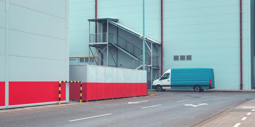 Furgon, plandeka czy izoterma? Jak wybrać nadwozie, które zarobi na siebie w 2026 roku?