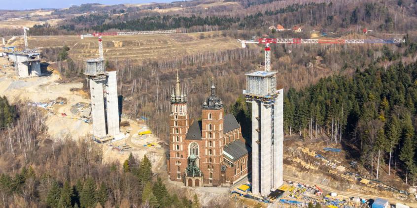 Wieża Mariacka zmieściłaby się pod najwyższą estakadą w Polsce. Przełom na budowie S19