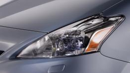 Toyota Prius V - lewy przedni reflektor - wyłączony