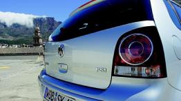Volkswagen Polo V - prawy tylny reflektor - wyłączony