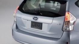 Toyota Prius V - widok z tyłu