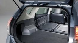 Toyota Prius V - tylna kanapa złożona, widok z bagażnika