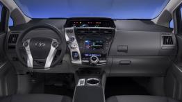 Toyota Prius V - pełny panel przedni