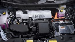 Toyota Prius V - silnik