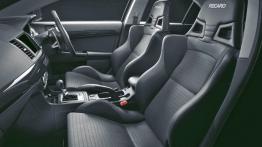 Mitsubishi Lancer EVO X - widok ogólny wnętrza z przodu