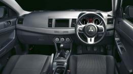 Mitsubishi Lancer EVO X - pełny panel przedni