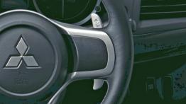 Mitsubishi Lancer EVO X - manetka zmiany biegów pod kierownicą