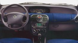 Lancia Y - pełny panel przedni