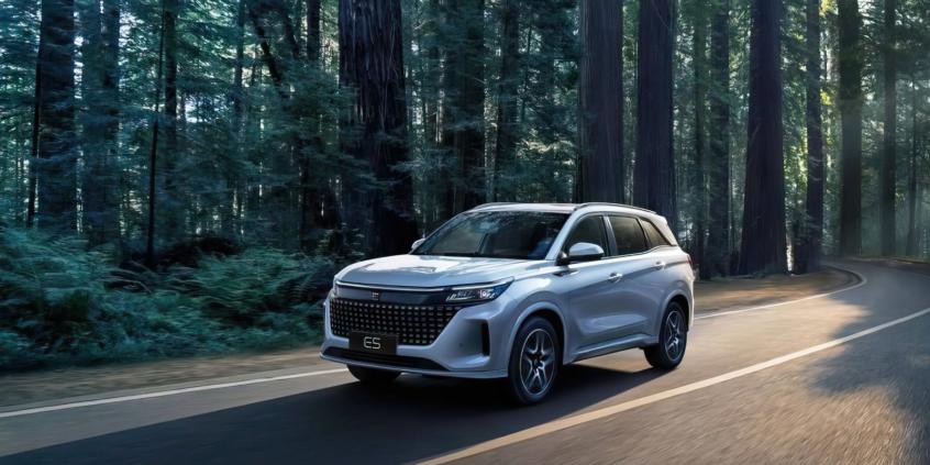 To najtańszy 7-osobowy SUV PHEV? Kosztuje tylko 109 900 zł