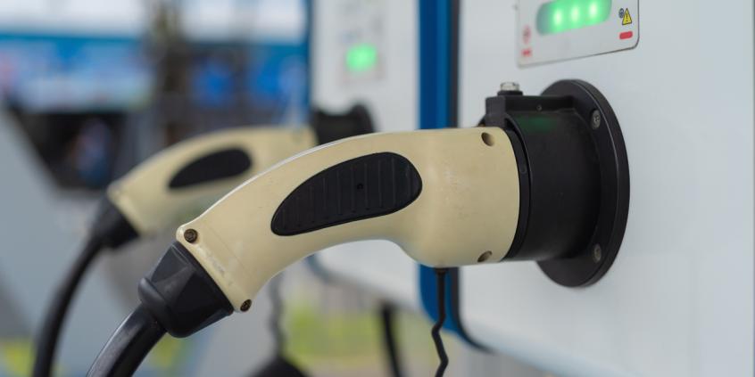 Złodzieje polują na ładowarki aut elektrycznych. Jeden kabel kosztuje 15 tys. zł