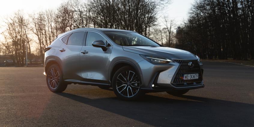 Lexus NX 450h+ E-FOUR Omotenashi nie pozwala sobie na słabości. W końcu znalazłem samochód dla siebie
