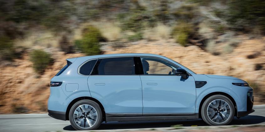 Leapmotor B10 Hybrid EV wjeżdża do Polski. 900 km zasięgu w cenie miejskiego auta