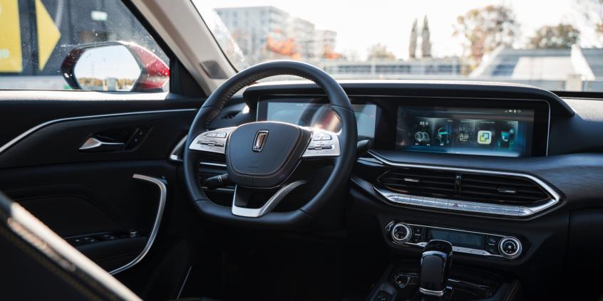 Bestune T77 to pozorna okazja. Ma jednak jedną zaletę