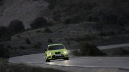 Seat Leon Cupra R 2010 - przód - reflektory włączone