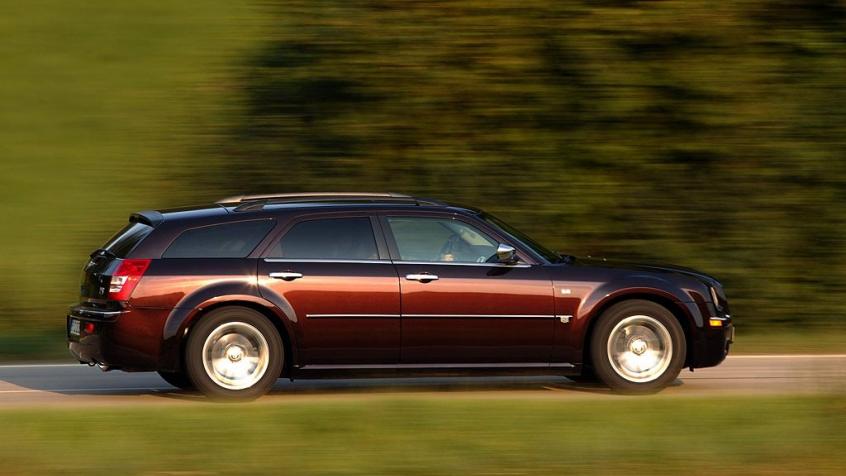Chrysler 300C I Touring 6.1 V8 431KM 317kW 2005-2010