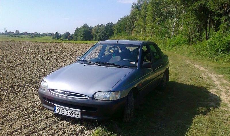 Ford Escort VII Hatchback 1.6 i 16V 90KM 66kW 1995-2000