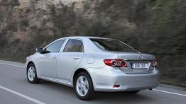 Toyota Corolla Sedan 2010 - widok z tyłu
