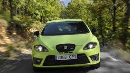 Seat Leon Cupra R 2010 - przód - reflektory włączone