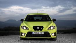 Seat Leon Cupra R 2010 - przód - reflektory włączone