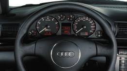 Audi RS4 2000 - deska rozdzielcza