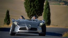 Mercedes F400 - widok z przodu