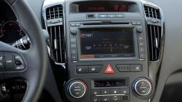 Kia Ceed Kombi 2010 - konsola środkowa