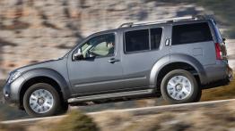 Nissan Pathfinder 2010 - lewy bok