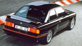 BMW M3 E30 - widok z tyłu