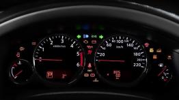 Nissan Pathfinder 2010 - deska rozdzielcza