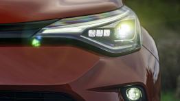 Toyota C-HR (2020) - lewy przedni reflektor - w³±czony