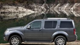 Nissan Pathfinder 2010 - lewy bok