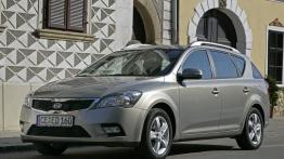 Kia Ceed Kombi 2010 - lewy bok