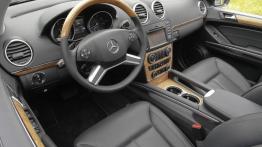 Mercedes Klasa GL 2010 - pełny panel przedni