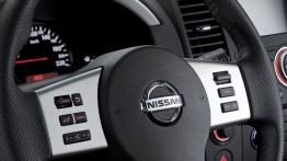 Nissan Pathfinder 2010 - sterowanie w kierownicy