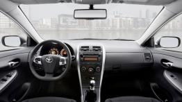 Toyota Corolla Sedan 2010 - pełny panel przedni