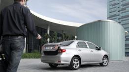 Toyota Corolla Sedan 2010 - widok z tyłu