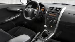Toyota Corolla Sedan 2010 - kokpit