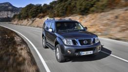 Nissan Pathfinder 2010 - widok z przodu