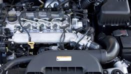 Kia Ceed Kombi 2010 - maska otwarta