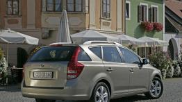 Kia Ceed Kombi 2010 - widok z tyłu