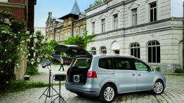 Volkswagen Sharan II (2010) - tył - bagażnik otwarty