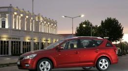 Kia Ceed Kombi 2010 - lewy bok