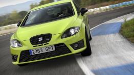 Seat Leon Cupra R 2010 - przód - reflektory włączone