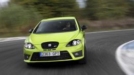 Seat Leon Cupra R 2010 - przód - reflektory włączone