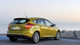 Ford Focus Hatchback 2010 - widok z tyłu