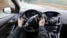 Ford Focus Hatchback 2010 - kokpit