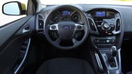 Ford Focus Hatchback 2010 - kokpit