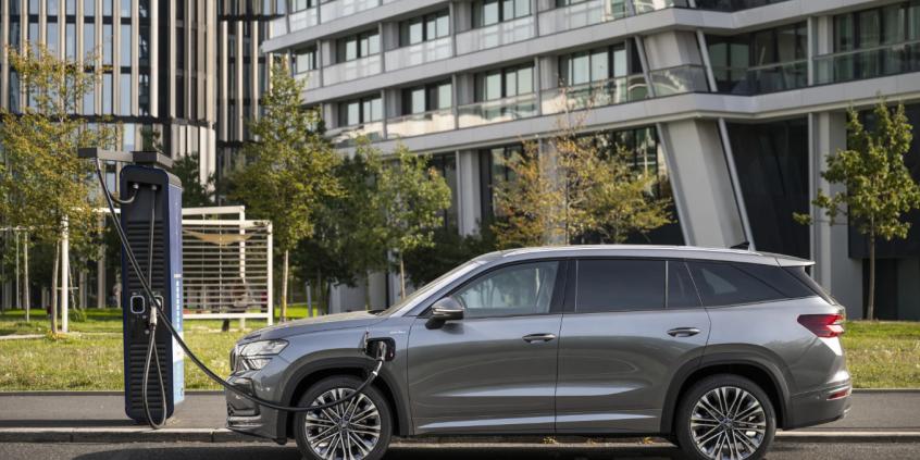 Nowa Skoda Kodiaq jest mocniejsza od RS. Ma 272 KM i jeździ na prądzie ponad 100 km