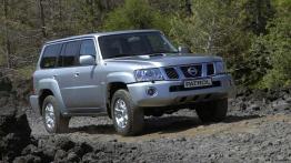 Nissan Patrol 2005 - widok z przodu