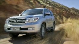 Toyota Land Cruiser 200 - widok z przodu
